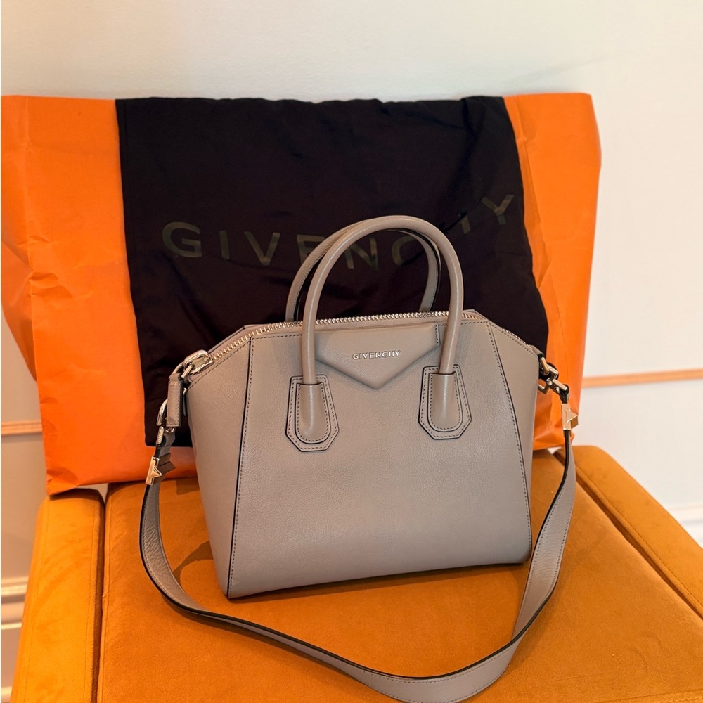 Givenchy Antigona bag in Box leather